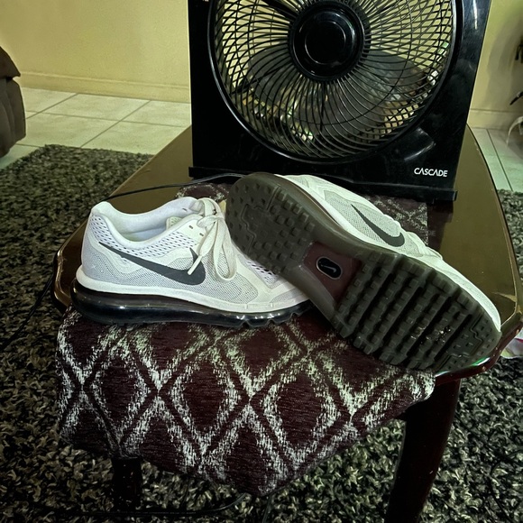 Nike - Picture 3 of 3